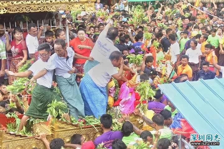 缅甸神节人山人海，节日的关键人物由男同性恋扮演！