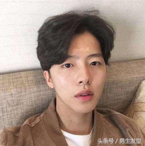 几款适合单眼皮男生的发型，妥妥的逆袭