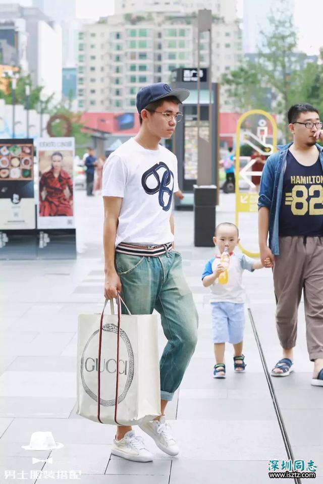 这个夏天，如何把白T恤穿得跟别人不一样？