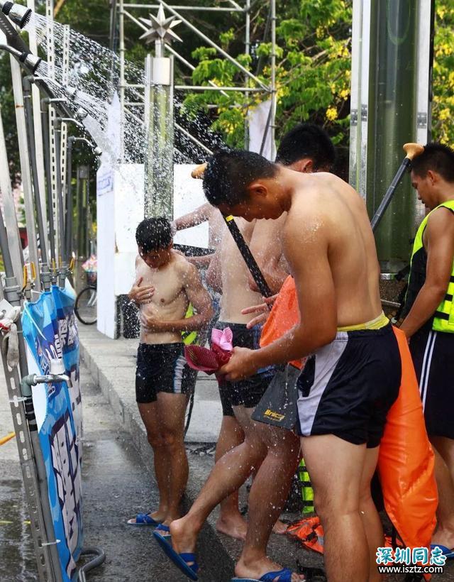 龙舟体育生的身材满屏都是男性荷尔蒙的味道